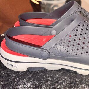 Skechers Unisex Cali Gear Ultra Go Croc Slip On Foaminess Flat Shoe